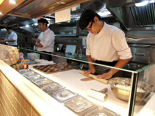 HOOP DINING：窩客島試吃【中山】Hoop Dining。黑松露比薩料多實在