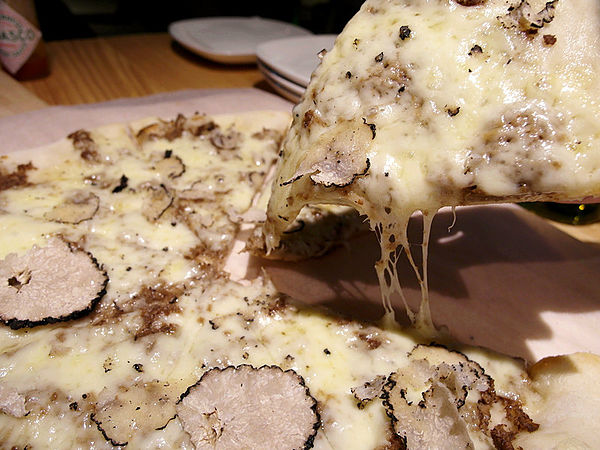 HOOP DINING：窩客島試吃【中山】Hoop Dining。黑松露比薩料多實在