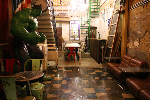 文青好好笑：[台南]閃電俠。浩克。木馬。神農街的創意文青攝影藝廊 文青好好笑