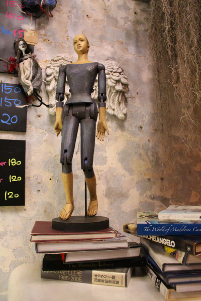 文青好好笑：[台南]閃電俠。浩克。木馬。神農街的創意文青攝影藝廊 文青好好笑