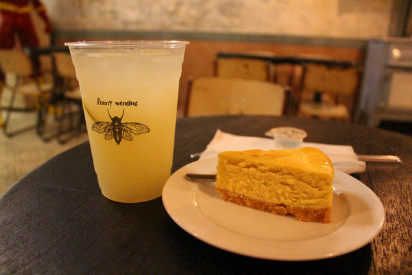 文青好好笑：[台南]閃電俠。浩克。木馬。神農街的創意文青攝影藝廊 文青好好笑