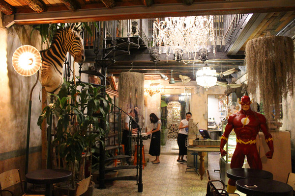 文青好好笑：[台南]閃電俠。浩克。木馬。神農街的創意文青攝影藝廊 文青好好笑