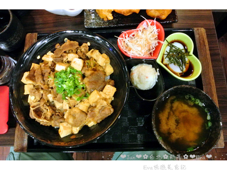 新丼:【食記-邀約】oO。台北 中山 新丼-日式創意丼飯專賣店 美式新丼、韓式新丼、招牌豆腐丼、台式新丼、蔥動(衝動) 新丼讓大家有心動的衝動,還不快行動~~o○。