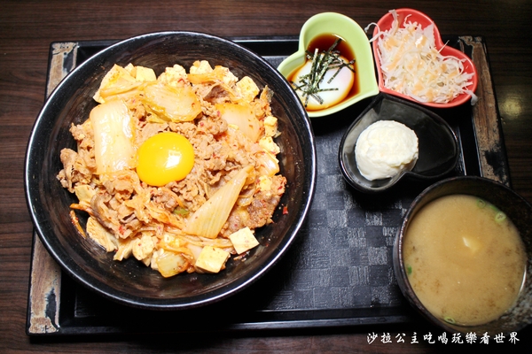 新丼:台北中山『新丼』21種創意丼飯讓人心動/捷運中山站/免服務費