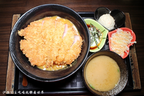 新丼:台北中山『新丼』21種創意丼飯讓人心動/捷運中山站/免服務費