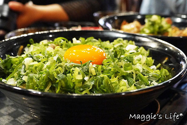 新丼:◆台北美食。捷運中山站【新丼】蛋黃哥你被包圍了!21種創意丼飯大碗滿意美味無限