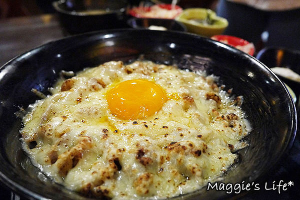 新丼:◆台北美食。捷運中山站【新丼】蛋黃哥你被包圍了!21種創意丼飯大碗滿意美味無限