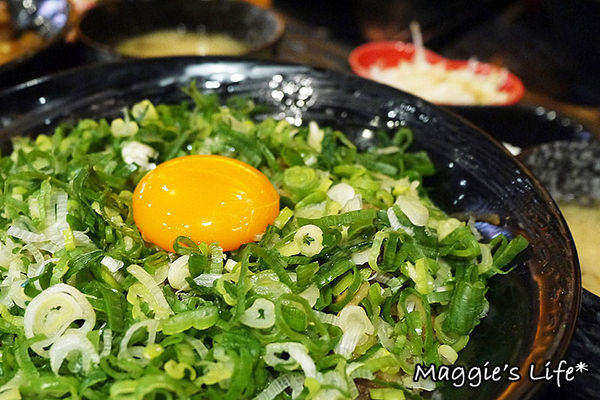 新丼:◆台北美食。捷運中山站【新丼】蛋黃哥你被包圍了!21種創意丼飯大碗滿意美味無限