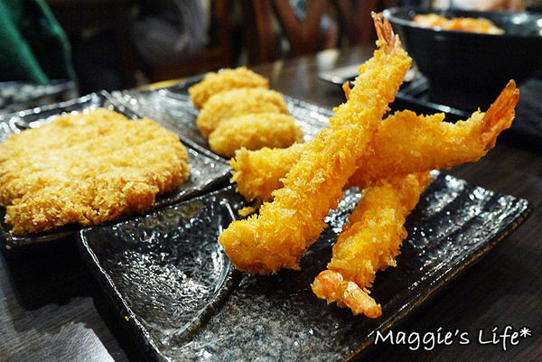 新丼:◆台北美食。捷運中山站【新丼】蛋黃哥你被包圍了!21種創意丼飯大碗滿意美味無限