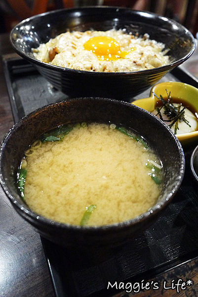 新丼:◆台北美食。捷運中山站【新丼】蛋黃哥你被包圍了!21種創意丼飯大碗滿意美味無限