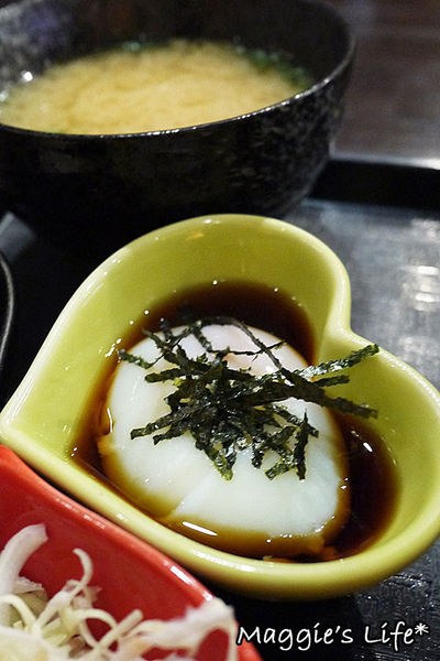 新丼:◆台北美食。捷運中山站【新丼】蛋黃哥你被包圍了!21種創意丼飯大碗滿意美味無限