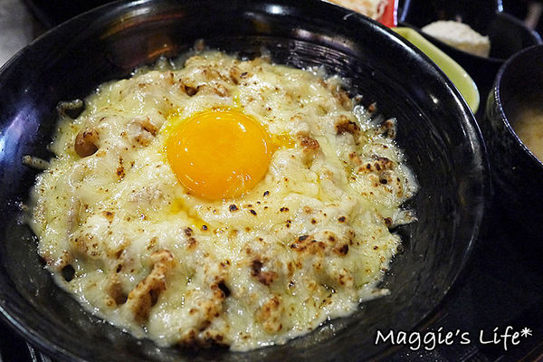 新丼:◆台北美食。捷運中山站【新丼】蛋黃哥你被包圍了!21種創意丼飯大碗滿意美味無限