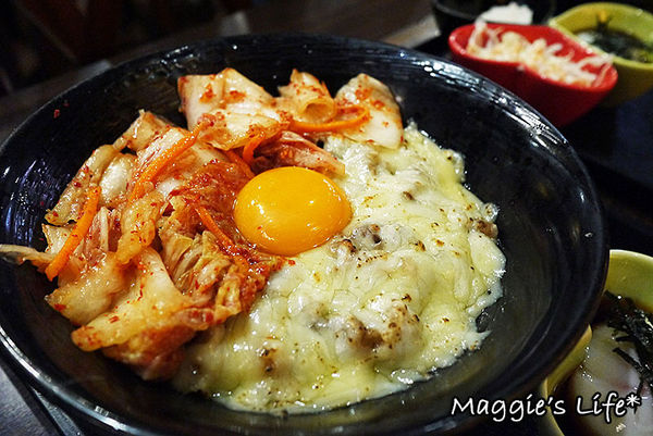 新丼:◆台北美食。捷運中山站【新丼】蛋黃哥你被包圍了!21種創意丼飯大碗滿意美味無限
