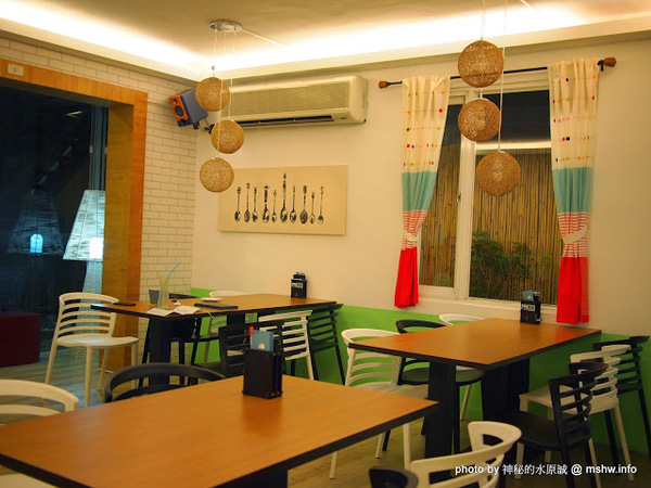 布里逗子BURRITOS:【食記】【景點】台中Burritos 布里逗子漢堡庭園餐廳@西區精明商圈捷運BRT忠明國小 : 環境閒適,餐點美味,女王不下班拍片場景之一!