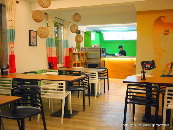 布里逗子BURRITOS:【食記】【景點】台中Burritos 布里逗子漢堡庭園餐廳@西區精明商圈捷運BRT忠明國小 : 環境閒適,餐點美味,女王不下班拍片場景之一!