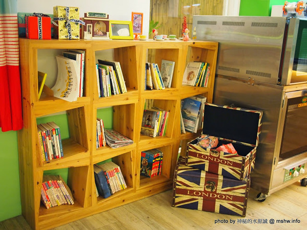 布里逗子BURRITOS:【食記】【景點】台中Burritos 布里逗子漢堡庭園餐廳@西區精明商圈捷運BRT忠明國小 : 環境閒適,餐點美味,女王不下班拍片場景之一!