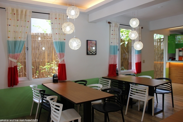 布里逗子BURRITOS：Burritos布里逗子●漢堡庭園餐廳♡溫莎乳酪牛肉堡讓人驚豔~103.06.29