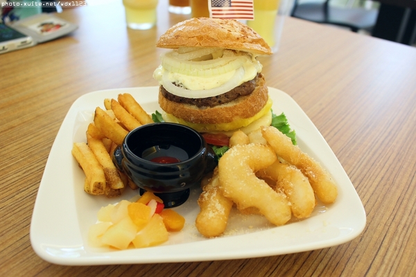 布里逗子BURRITOS：Burritos布里逗子●漢堡庭園餐廳♡溫莎乳酪牛肉堡讓人驚豔~103.06.29