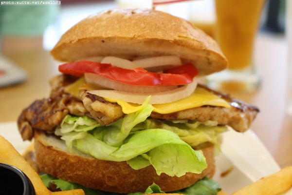 布里逗子BURRITOS：Burritos布里逗子●漢堡庭園餐廳♡溫莎乳酪牛肉堡讓人驚豔~103.06.29