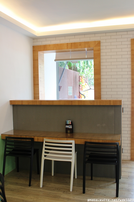 布里逗子BURRITOS：Burritos布里逗子●漢堡庭園餐廳♡溫莎乳酪牛肉堡讓人驚豔~103.06.29