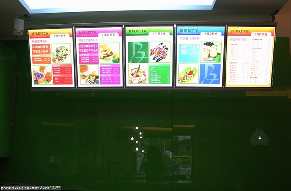 布里逗子BURRITOS：Burritos布里逗子●漢堡庭園餐廳♡溫莎乳酪牛肉堡讓人驚豔~103.06.29