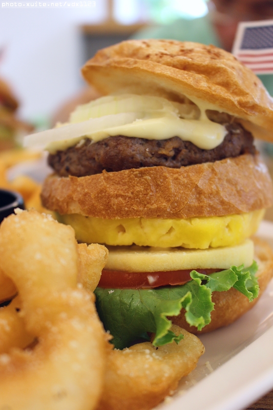 布里逗子BURRITOS：Burritos布里逗子●漢堡庭園餐廳♡溫莎乳酪牛肉堡讓人驚豔~103.06.29