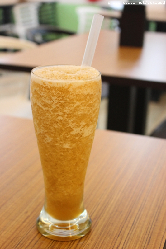 布里逗子BURRITOS：Burritos布里逗子●漢堡庭園餐廳♡溫莎乳酪牛肉堡讓人驚豔~103.06.29