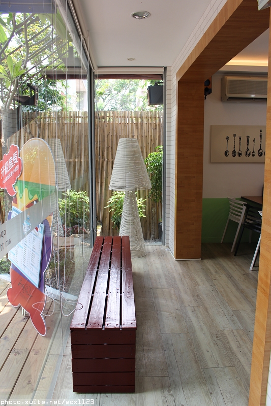 布里逗子BURRITOS：Burritos布里逗子●漢堡庭園餐廳♡溫莎乳酪牛肉堡讓人驚豔~103.06.29