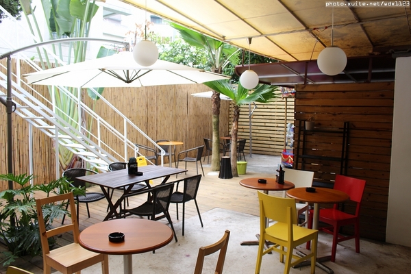 布里逗子BURRITOS：Burritos布里逗子●漢堡庭園餐廳♡溫莎乳酪牛肉堡讓人驚豔~103.06.29