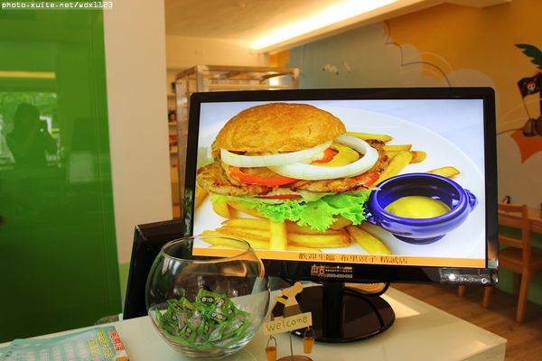 布里逗子BURRITOS：Burritos布里逗子●漢堡庭園餐廳♡溫莎乳酪牛肉堡讓人驚豔~103.06.29