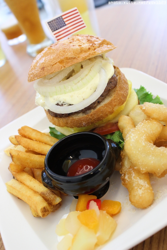 布里逗子BURRITOS：Burritos布里逗子●漢堡庭園餐廳♡溫莎乳酪牛肉堡讓人驚豔~103.06.29