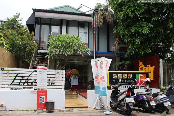 布里逗子BURRITOS：Burritos布里逗子●漢堡庭園餐廳♡溫莎乳酪牛肉堡讓人驚豔~103.06.29