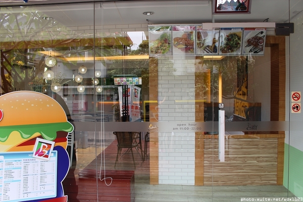 布里逗子BURRITOS：Burritos布里逗子●漢堡庭園餐廳♡溫莎乳酪牛肉堡讓人驚豔~103.06.29