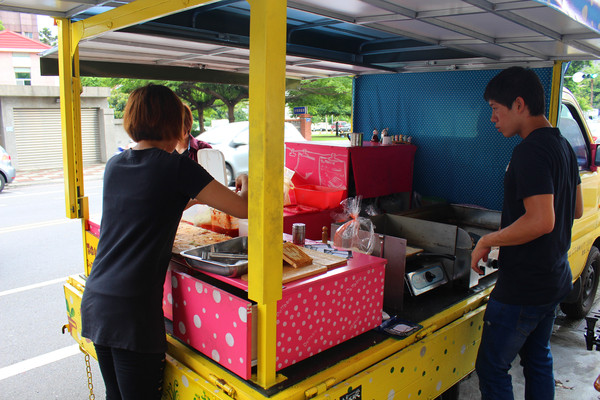 點點餐桌dottable：[台南]自己的餐車自己追 神秘幽靈點點餐桌Dottable