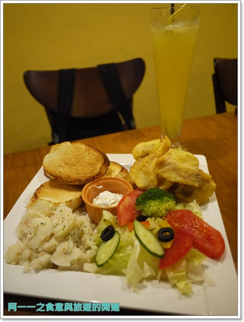 Vanilla Balloon香草氣球：台北捷運市政府站美食 香草氣球Vb Cafe 英式炸魚&法國骰子牛～用美食瘋世足