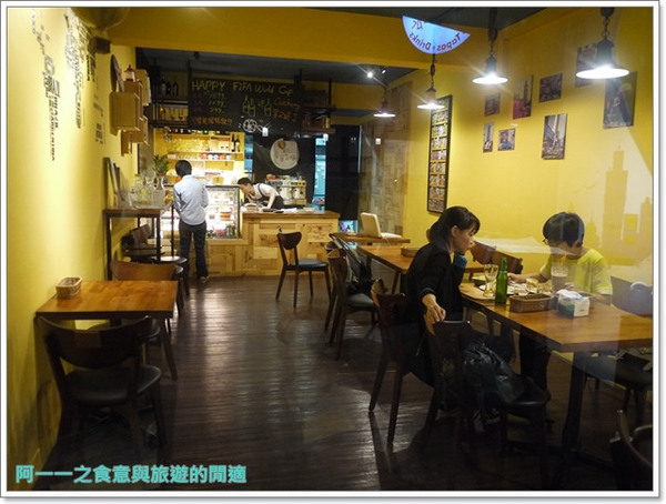 Vanilla Balloon香草氣球：台北捷運市政府站美食 香草氣球Vb Cafe 英式炸魚&法國骰子牛～用美食瘋世足