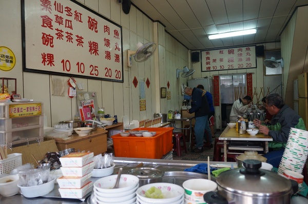 亞義號旁的無名早餐：[2015台南行]中西區民權路無名早餐店~食尚玩家推薦肉蛋吐司