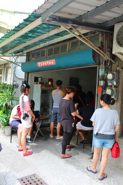 亞義號旁的無名早餐：[台南]巷內的排隊人氣燒肉 亞藝號無名早餐