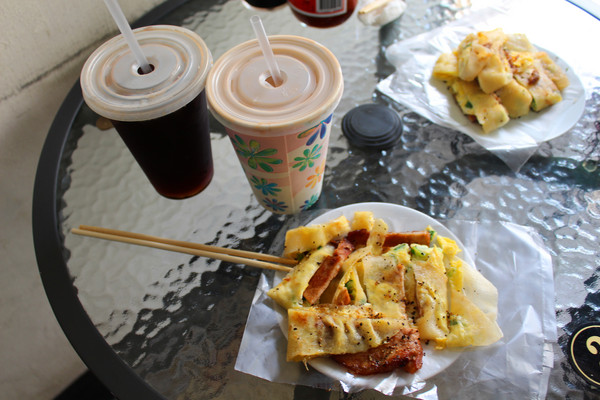 亞義號旁的無名早餐：[台南]巷內的排隊人氣燒肉 亞藝號無名早餐