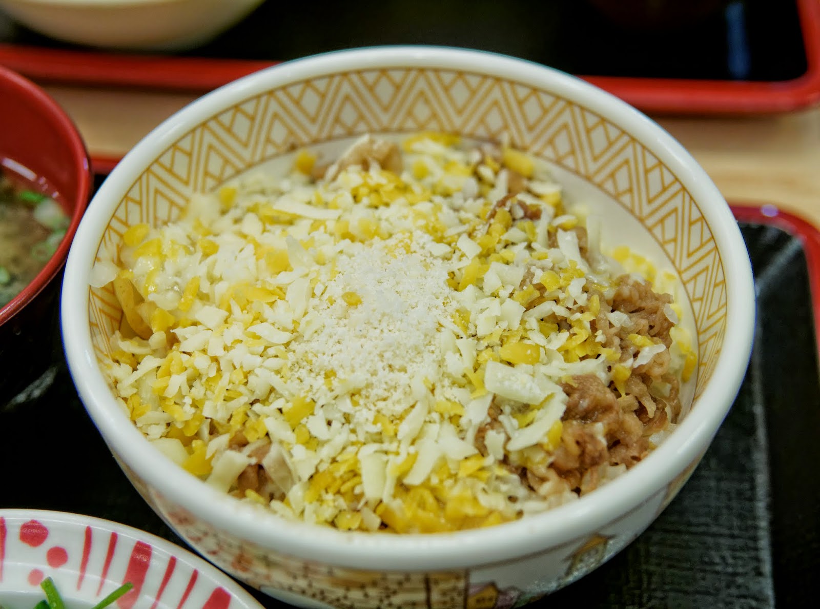 すき家 三種起司牛丼