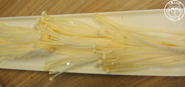 百草三味:呷飽祙【台北中山・百草三味鍋物】一次吃進十餘種契作有機葉菜