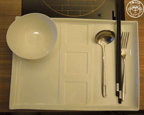 百草三味:呷飽祙【台北中山・百草三味鍋物】一次吃進十餘種契作有機葉菜