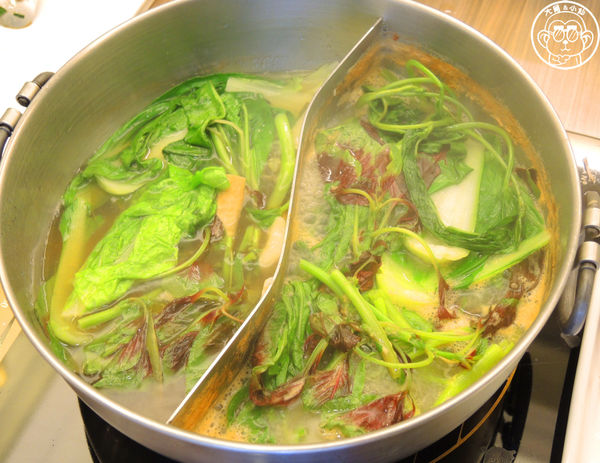 百草三味:呷飽祙【台北中山・百草三味鍋物】一次吃進十餘種契作有機葉菜