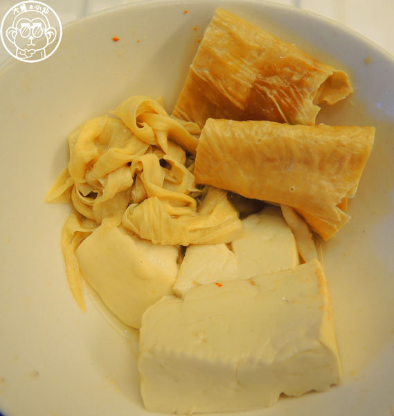 百草三味:呷飽祙【台北中山・百草三味鍋物】一次吃進十餘種契作有機葉菜