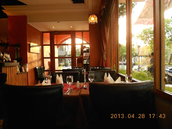 La Vaca黑牛阿根廷烤肉餐酒館：LA  VACA阿根廷烤肉餐廳2-同盟二路81號(愛河之心旁)