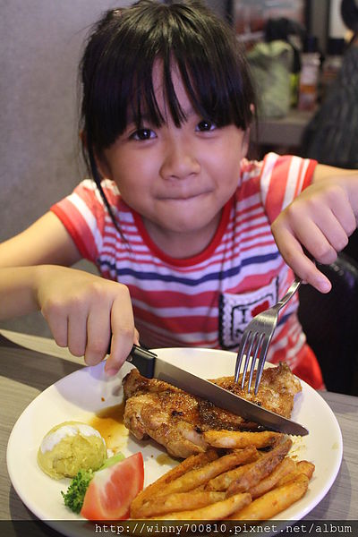 卡帕卡巴Capa Kaba-原味炭火牛排(士林基河總店):台北 士林夜市 【非凡大探索報導 炭火烤排超正點! 】卡帕卡巴Capa Kaba-原味炭火牛排(士林基河總店)捷運劍潭站