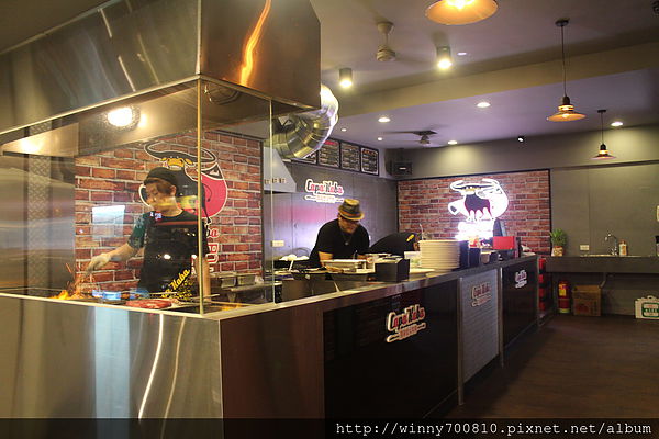 卡帕卡巴Capa Kaba-原味炭火牛排(士林基河總店):台北 士林夜市 【非凡大探索報導 炭火烤排超正點! 】卡帕卡巴Capa Kaba-原味炭火牛排(士林基河總店)捷運劍潭站