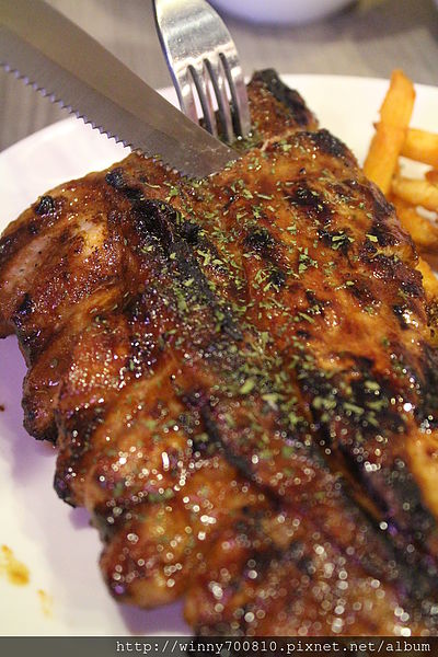 卡帕卡巴Capa Kaba-原味炭火牛排(士林基河總店):台北 士林夜市 【非凡大探索報導 炭火烤排超正點! 】卡帕卡巴Capa Kaba-原味炭火牛排(士林基河總店)捷運劍潭站