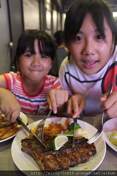 卡帕卡巴Capa Kaba-原味炭火牛排(士林基河總店):台北 士林夜市 【非凡大探索報導 炭火烤排超正點! 】卡帕卡巴Capa Kaba-原味炭火牛排(士林基河總店)捷運劍潭站