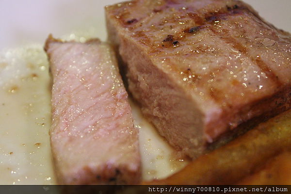 卡帕卡巴Capa Kaba-原味炭火牛排(士林基河總店):台北 士林夜市 【非凡大探索報導 炭火烤排超正點! 】卡帕卡巴Capa Kaba-原味炭火牛排(士林基河總店)捷運劍潭站